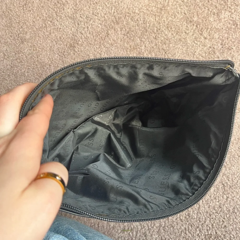 Guess Gretna quilted cosmetic bag